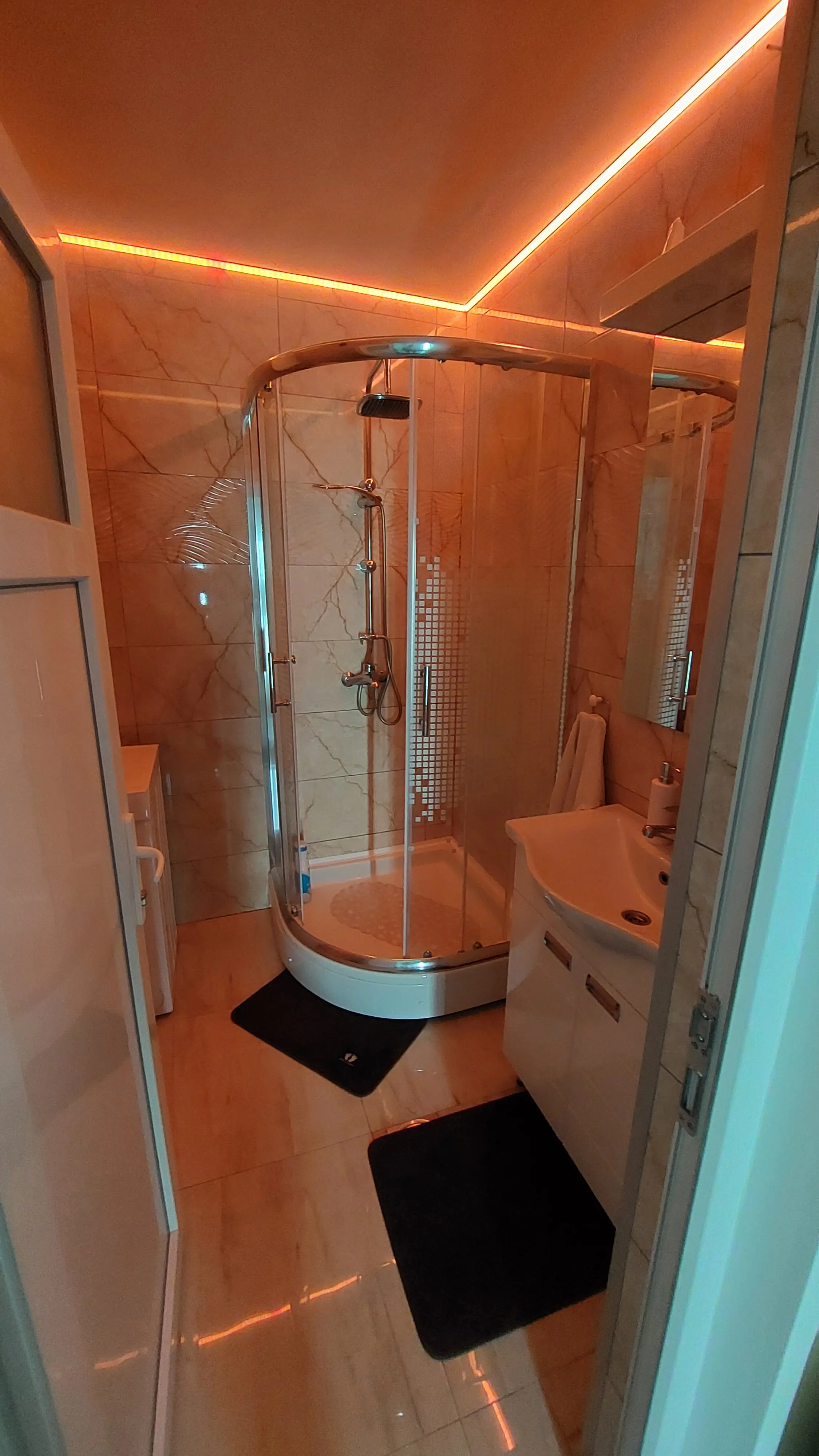 Apartman Dragićević - modern bathroom